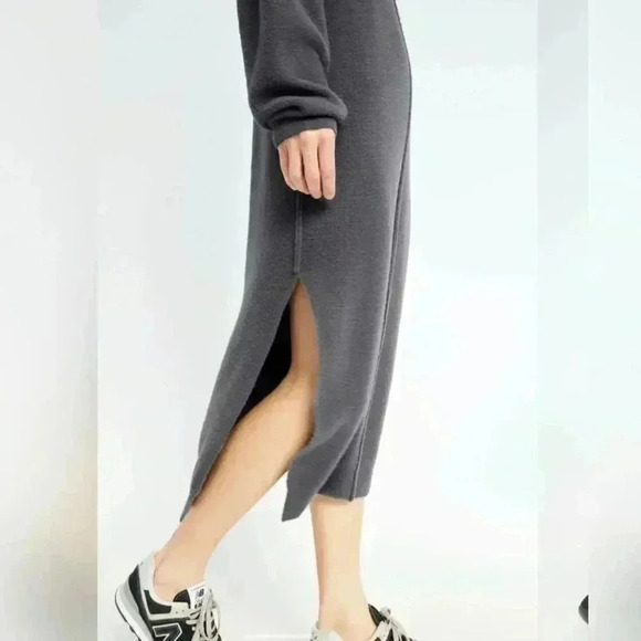 Aritzia Wilfred Free
Hush Knit V-Neck Dress LIKE NEW - Picture 6 of 9